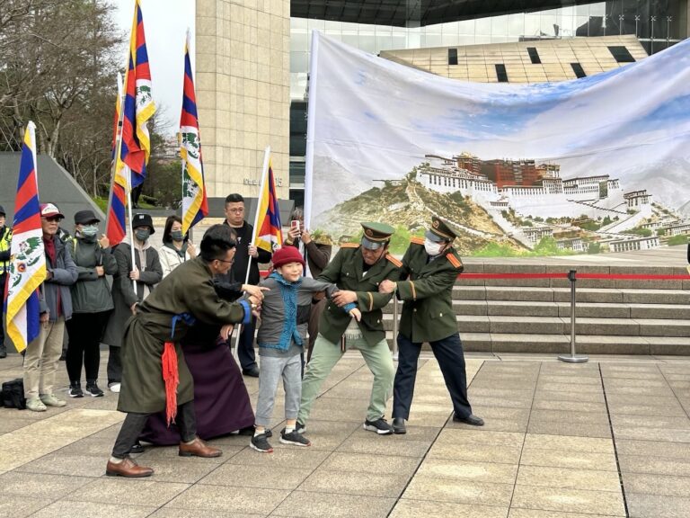 Tibetan Uprising Day Marked with March in Taipei