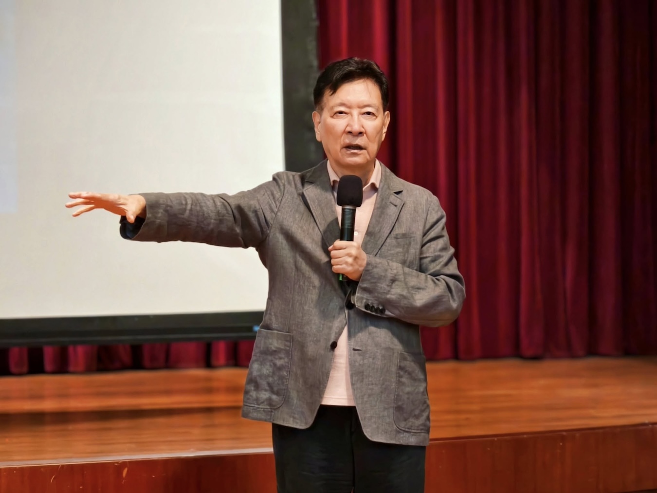 Pan-Blue Camp Embraces Claims That Trump Intends to Impose 32% Tariff on Taiwan