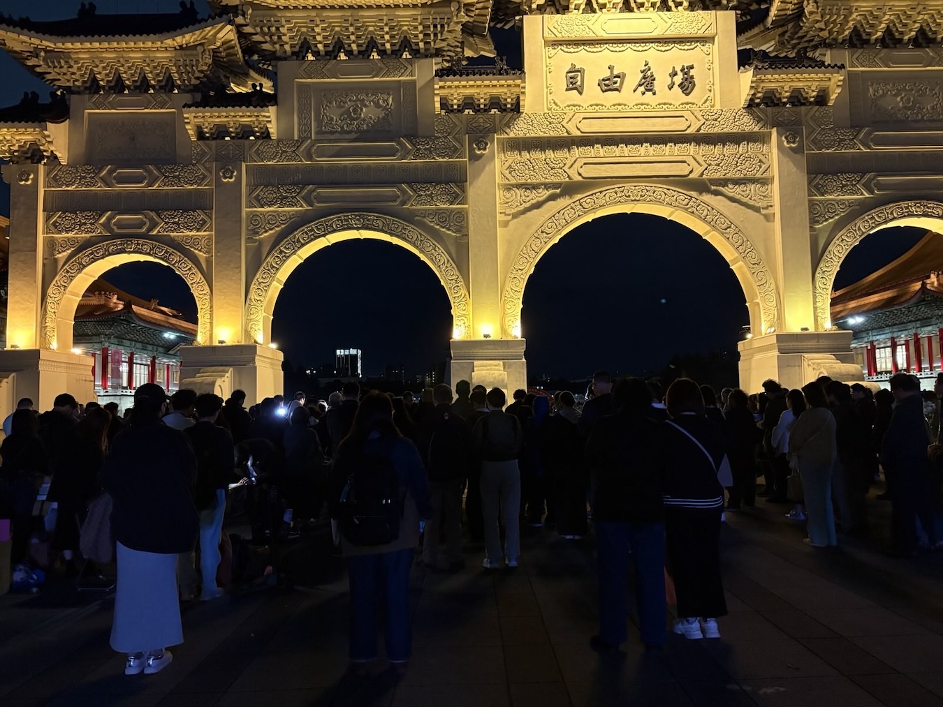 Vigil Held in Taipei for Victims of Deadly Hong Kong Fire