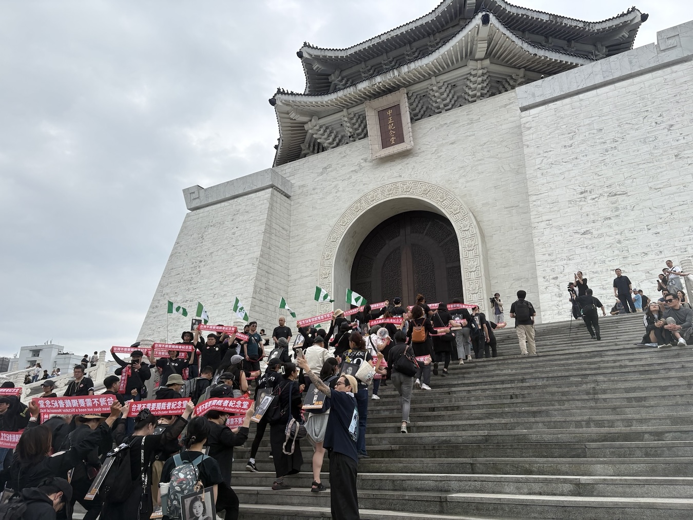 Hundreds Demonstrate Against the Chiang Kai-shek Memorial’s Commemoration of a Dead Dictator | New Bloom Magazine